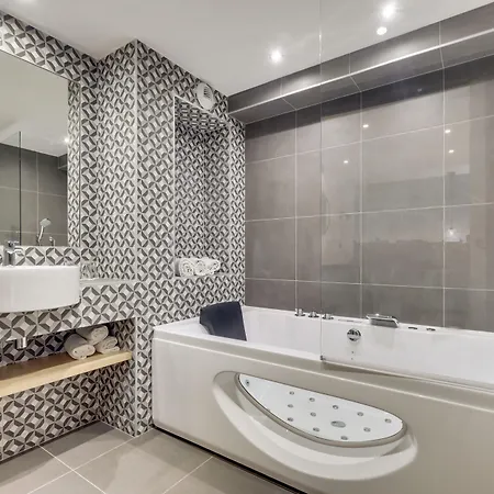 Lucien & Marinette 3*