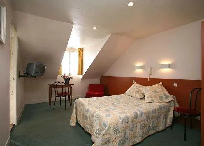 Lucien & Marinette Hotel