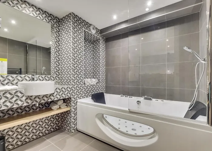 Lucien & Marinette 3*