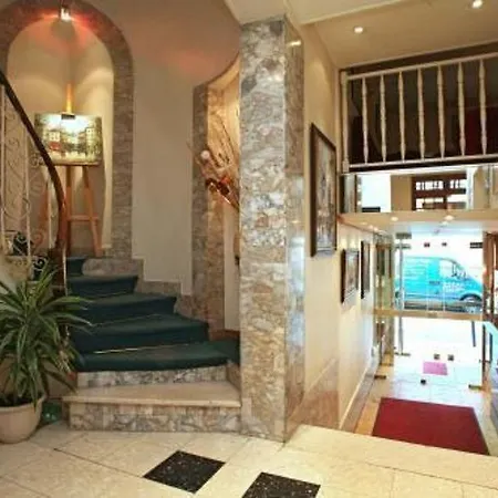 Lucien & Marinette Hotel París