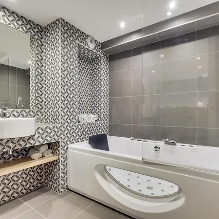 Lucien & Marinette 3*